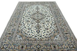 Surface texture of 2000s Kashan rug with natural Wool and intricate pattern