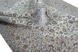 Surface texture of 2000s Kashan rug with natural Wool and intricate pattern
