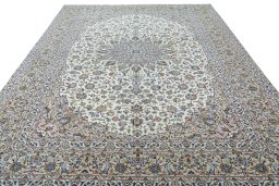 Surface texture of 2000s Kashan rug with natural Wool and intricate pattern
