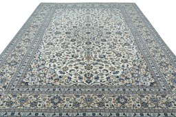 Surface texture of 2000s Kashan rug with natural Wool and intricate pattern
