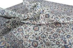 Surface texture of 2000s Kashan rug with natural Wool and intricate pattern