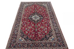Surface texture of 2000s Kashan rug with natural Wool and intricate pattern