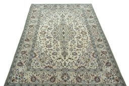 Surface texture of 2000s Kashan rug with natural Wool and intricate pattern