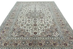 Surface texture of 2000s Kashan rug with natural Wool and intricate pattern