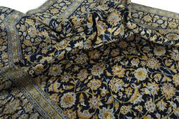 Surface texture of 2000s Kashan rug with natural Wool and intricate pattern
