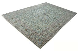 Corner detail of 1970s Kashan rug showing border pattern and Wool pile