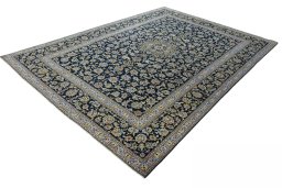 Corner detail of New Kashan rug showing border pattern and Wool pile
