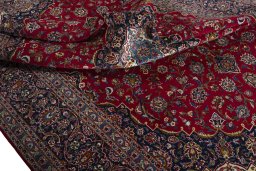 Surface texture of 2000s Kashan rug with natural Wool and intricate pattern