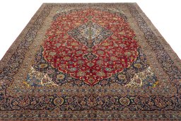 Surface texture of 2000s Kashan rug with natural Wool and intricate pattern