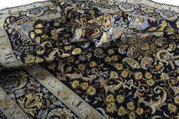 Surface texture of 2000s Kashan rug with natural Wool and intricate pattern