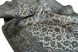 Surface texture of 2000s Kashan rug with natural Wool and intricate pattern