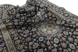 Surface texture of 2000s Kashan rug with natural Wool and intricate pattern