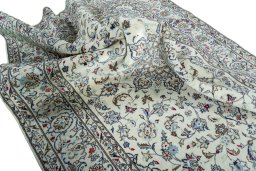 Surface texture of 2000s Kashan rug with natural Wool and intricate pattern