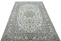Surface texture of 2000s Kashan rug with natural Wool and intricate pattern