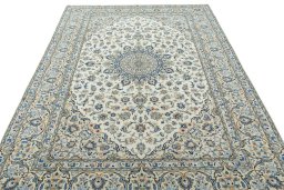 Surface texture of 2000s Kashan rug with natural Wool and intricate pattern