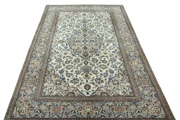 Surface texture of 2000s Kashan rug with natural Wool and intricate pattern