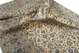 Surface texture of 2000s Kashan rug with natural Wool and intricate pattern