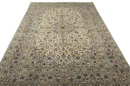Surface texture of 2000s Kashan rug with natural Wool and intricate pattern