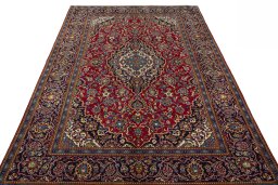 Surface texture of 2000s Kashan rug with natural Wool and intricate pattern