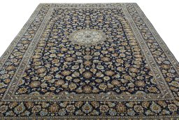 Surface texture of 2000s Kashan rug with natural Wool and intricate pattern