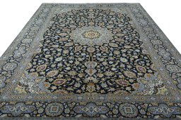 Surface texture of 2000s Kashan rug with natural Wool and intricate pattern