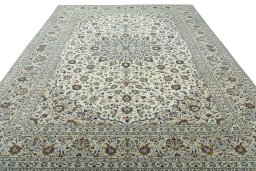 Surface texture of 2000s Kashan rug with natural Wool and intricate pattern