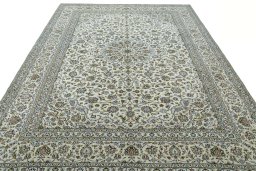 Surface texture of 2000s Kashan rug with natural Wool and intricate pattern