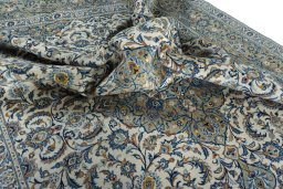 Surface texture of 2000s Kashan rug with natural Wool and intricate pattern