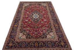 Surface texture of 2000s Kashan rug with natural Wool and intricate pattern