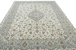 Surface texture of 2000s Kashan rug with natural Wool and intricate pattern