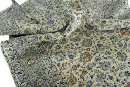 Surface texture of 2000s Kashan rug with natural Wool and intricate pattern