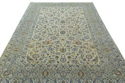Surface texture of 2000s Kashan rug with natural Wool and intricate pattern