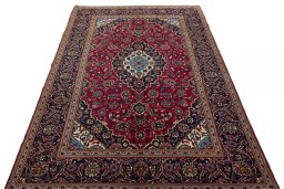 Surface texture of 2000s Kashan rug with natural Wool and intricate pattern