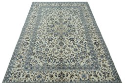 Surface texture of 2000s Kashan rug with natural Wool and intricate pattern