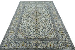 Surface texture of 2000s Kashan rug with natural Wool and intricate pattern