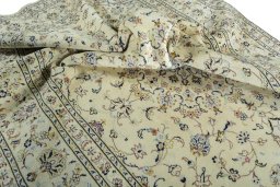 Surface texture of New Kashan rug with natural Wool and intricate pattern