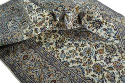 Surface texture of 2000s Kashan rug with natural Wool and intricate pattern