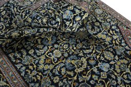 Surface texture of 2000s Kashan rug with natural Wool and intricate pattern
