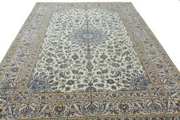 Surface texture of 2000s Kashan rug with natural Wool and intricate pattern