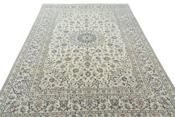 Surface texture of 2000s Kashan rug with natural Wool and intricate pattern