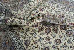 Surface texture of 2000s Kashan rug with natural Wool and intricate pattern