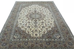 Surface texture of 2000s Kashan rug with natural Wool and intricate pattern