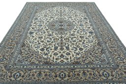 Surface texture of 2000s Kashan rug with natural Wool and intricate pattern