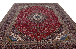 Surface texture of 2000s Kashan rug with natural Wool and intricate pattern