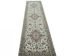Surface texture of 2000s Kashan rug with natural Wool and intricate pattern