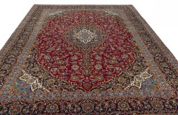 Surface texture of 2000s Kashan rug with natural Wool and intricate pattern