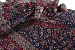 Surface texture of 2000s Kashan rug with natural Wool and intricate pattern