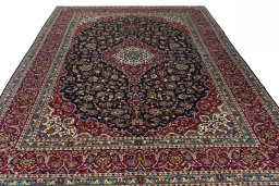 Surface texture of 2000s Kashan rug with natural Wool and intricate pattern