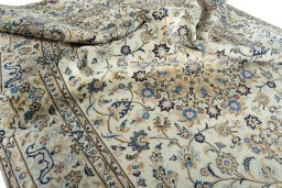Surface texture of 2000s Kashan rug with natural Wool and intricate pattern