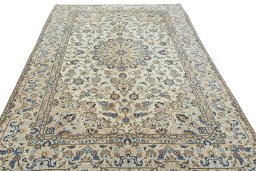 Surface texture of 2000s Kashan rug with natural Wool and intricate pattern